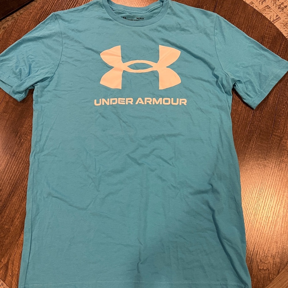 Men’s UA short sleeve tees (2) medium